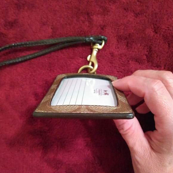 Coach Peyton Signature C Lanyard - Picture 4 of 4